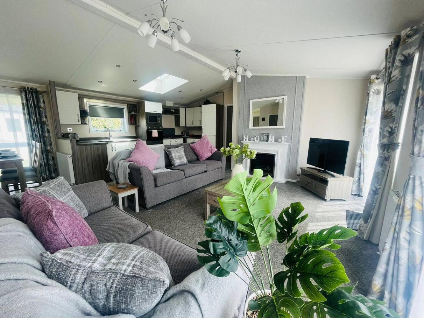 Waterside Retreat With Hot Tub Villa Pocklington Eksteriør billede